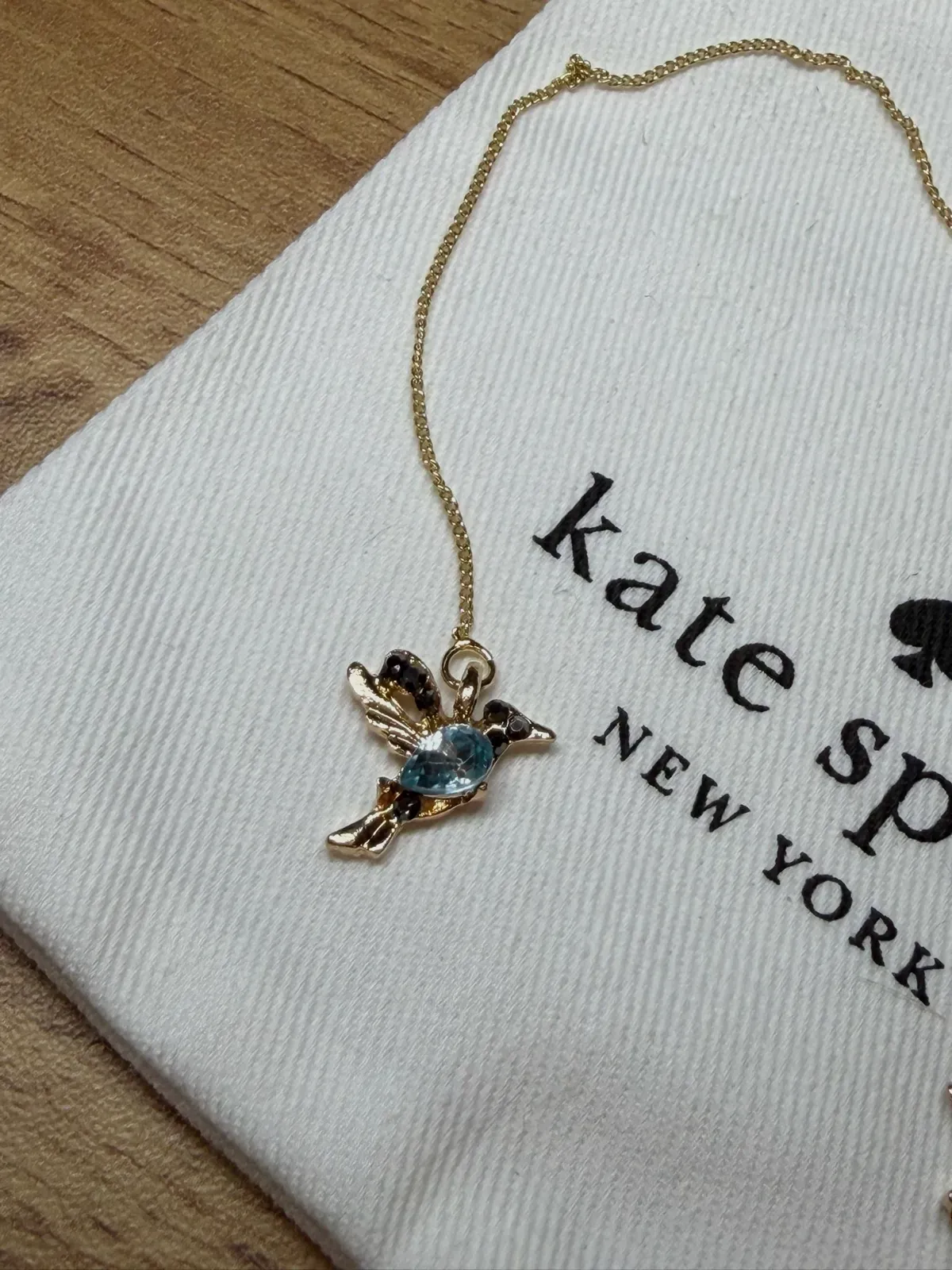 Boucles d'oreilles pendantes Kate Spade motif colibri – Kate Spade – doré – taille Taille unique 7