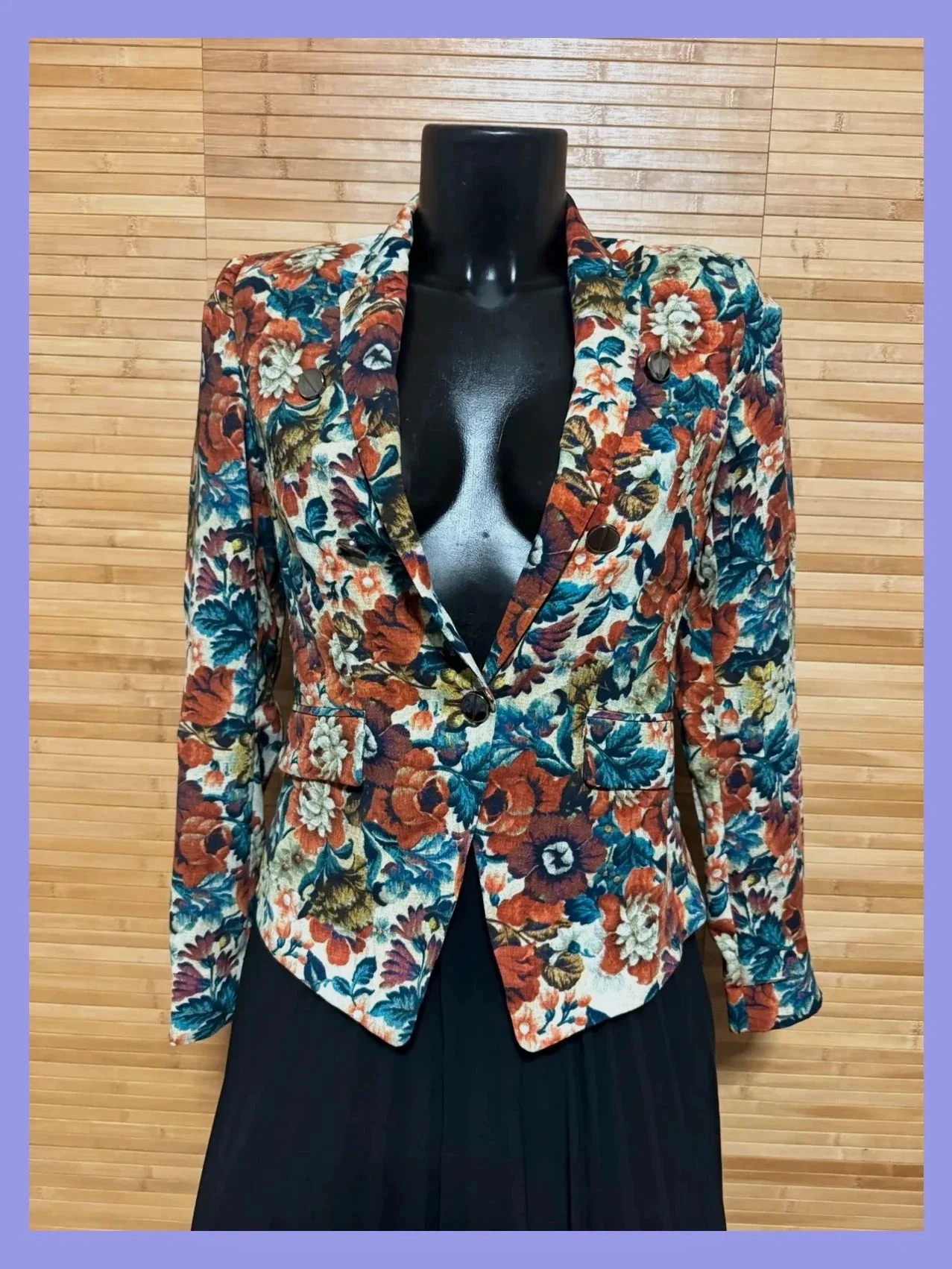 Blazer flores de mango talla S 😍