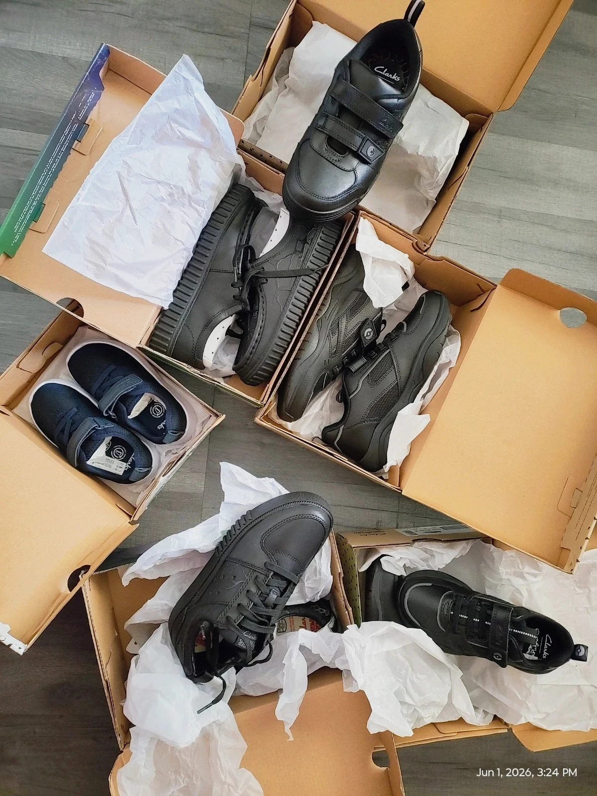 Kids Clarks new with tag