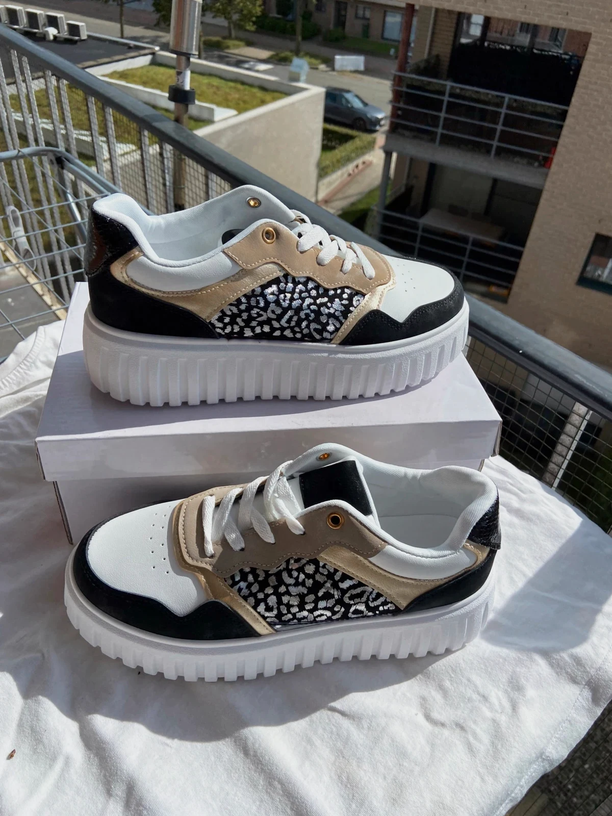 Woman sneakers 39