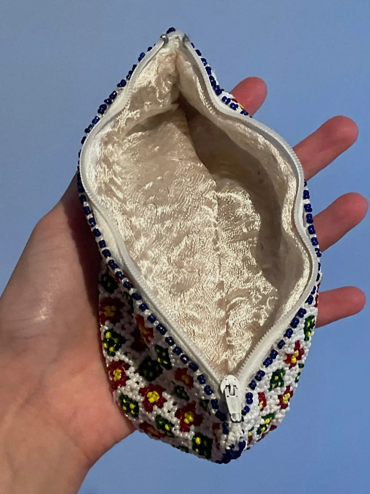 Lote de 2 bolsos de mano: artesanal bordado + clutch dorado – Bijou Brigitte 3