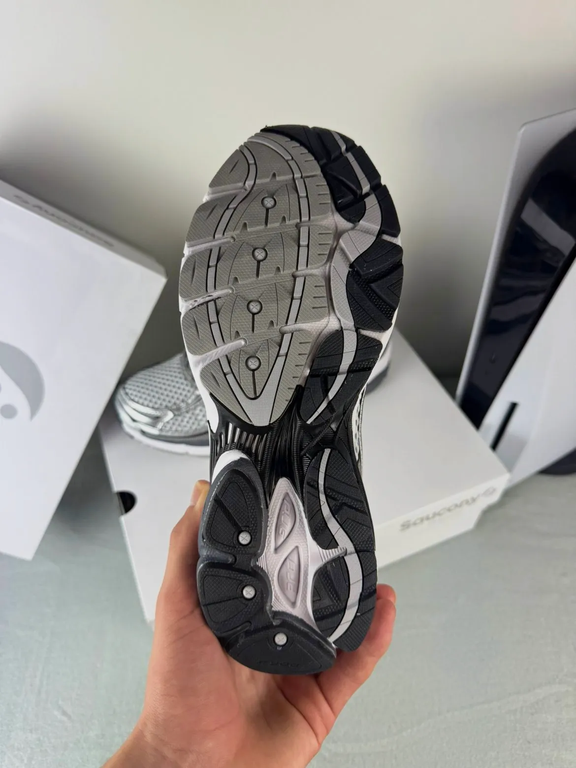 Taille 42 / Saucony Omni Pro Grid 9 Gris – Saucony – gris – taille 42 6