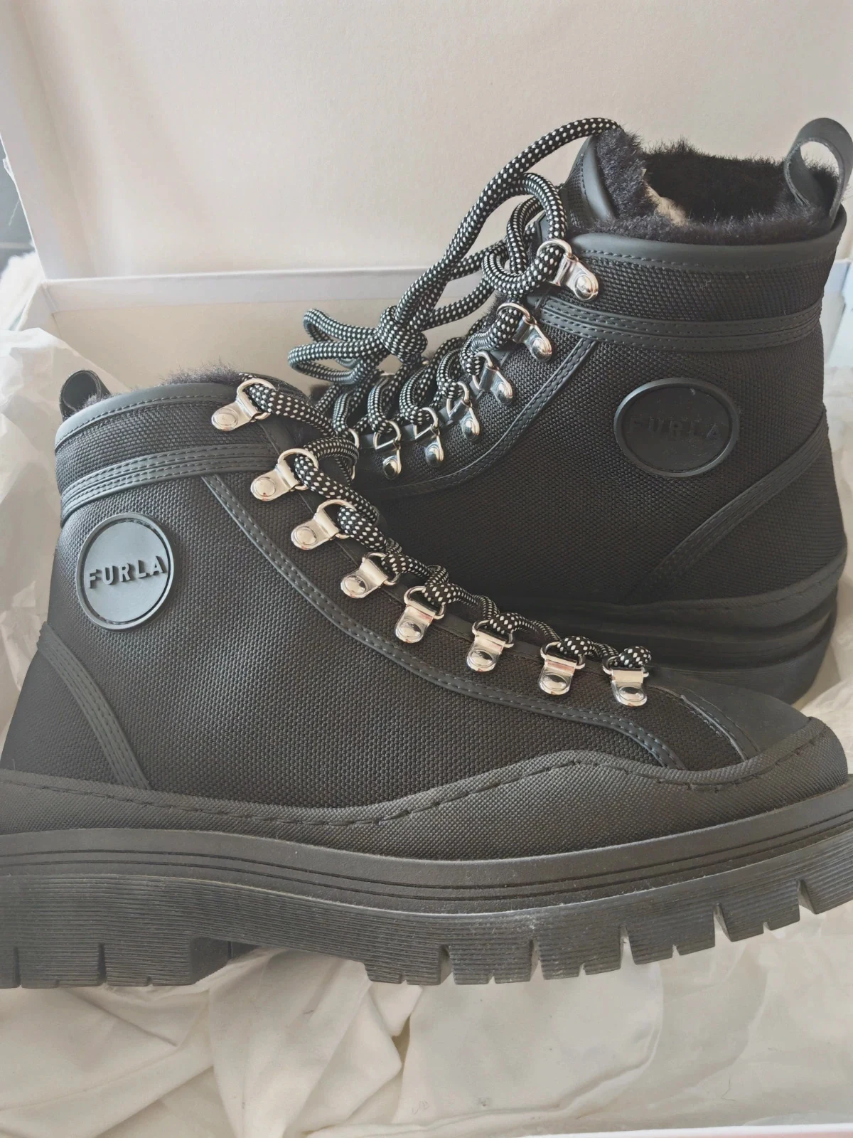 Bottines Furla noires fourrées