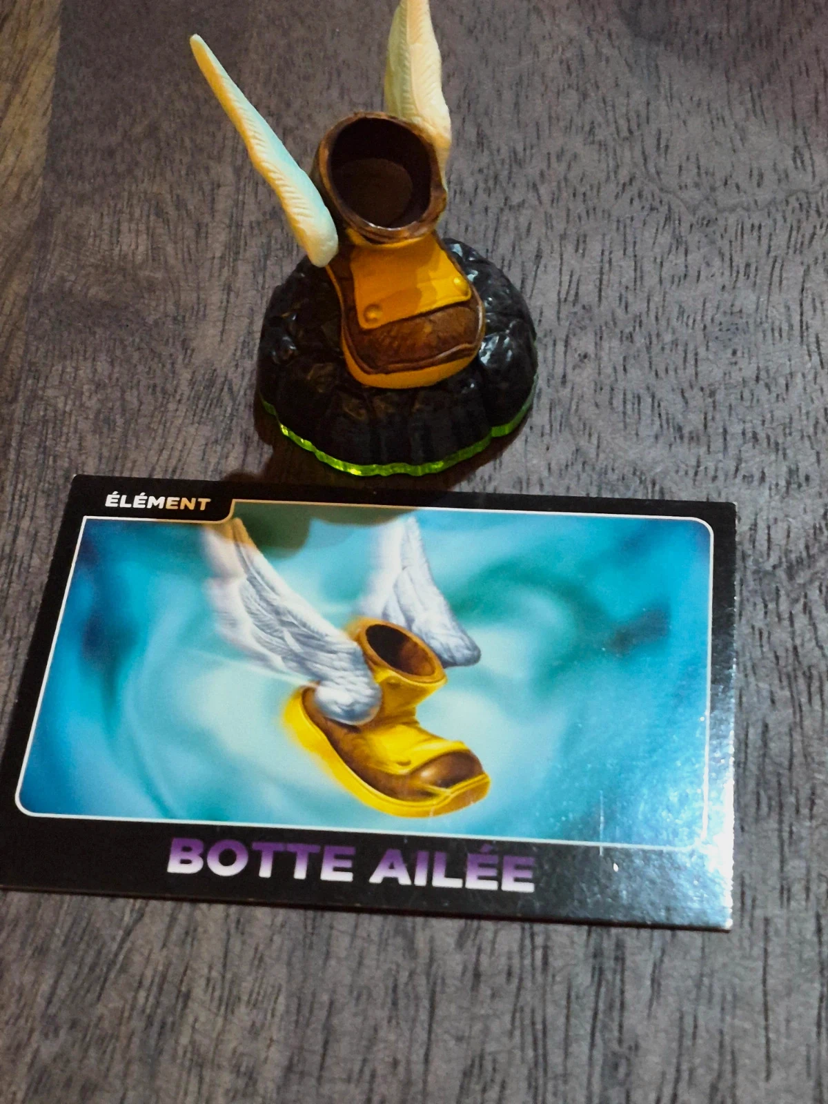 Figurine Skylanders Winged Boots (Botte Ailée) + Carte Topps FR