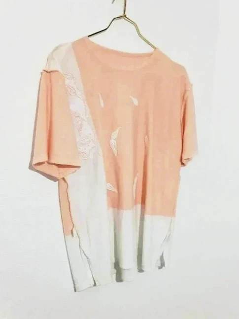 T-shirt oversize bicolore abricot & blanc imprimé plumes brodées