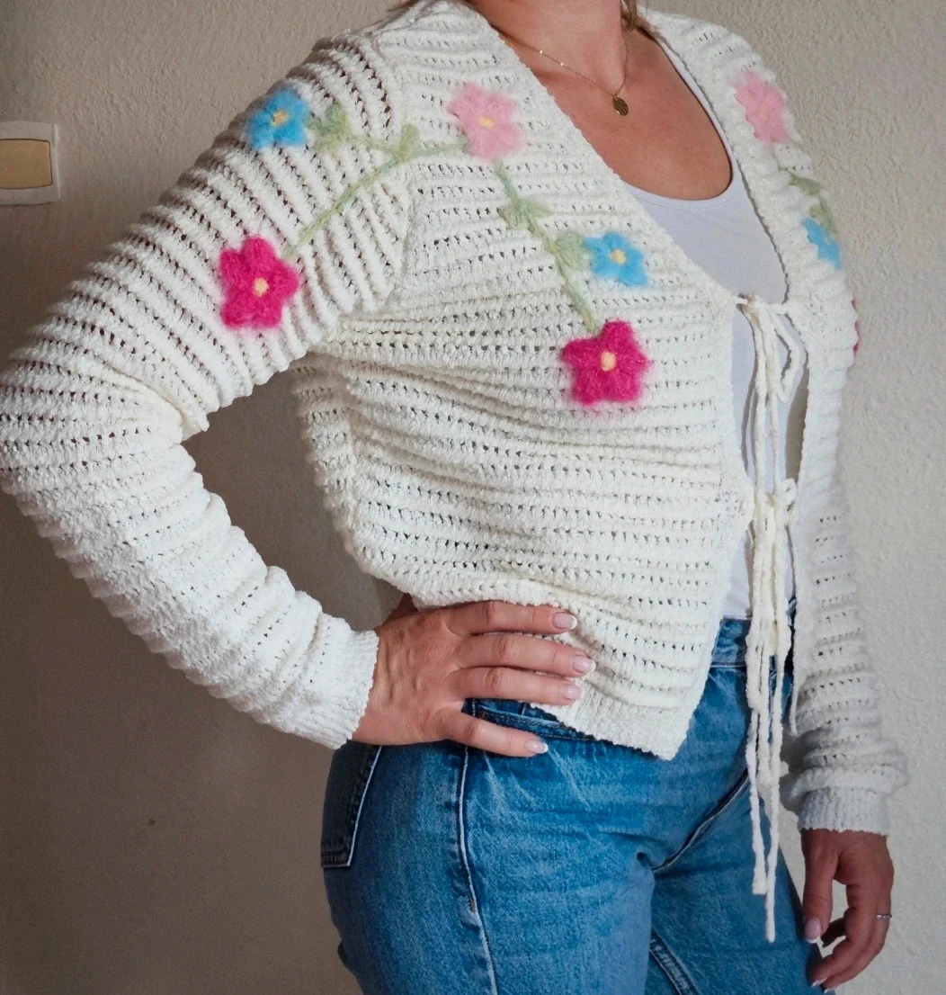 🌸Magnifique gilet fleurs brodées du 36 au 40🌸