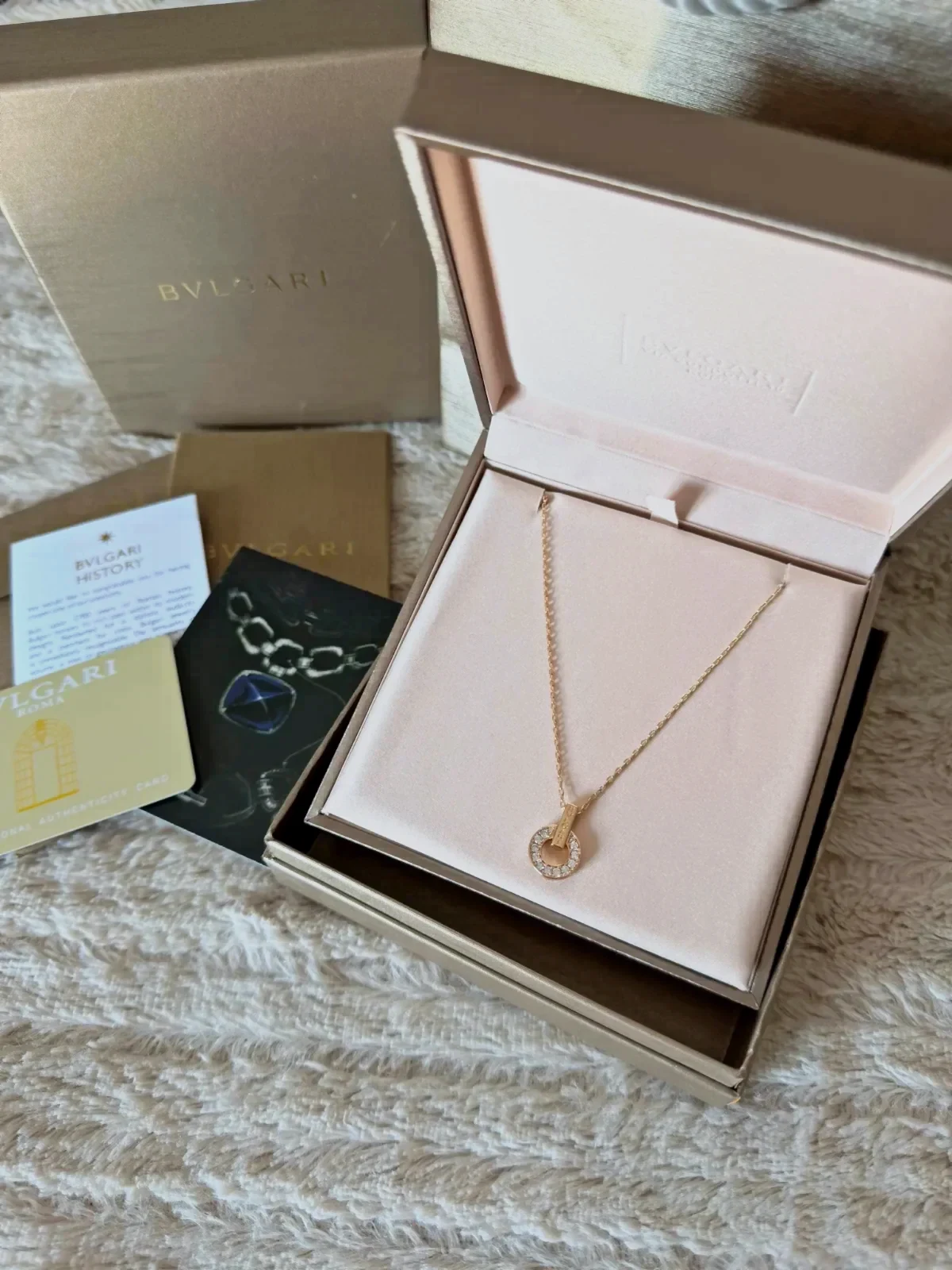 Collier Bvlgari or rose pendentif
