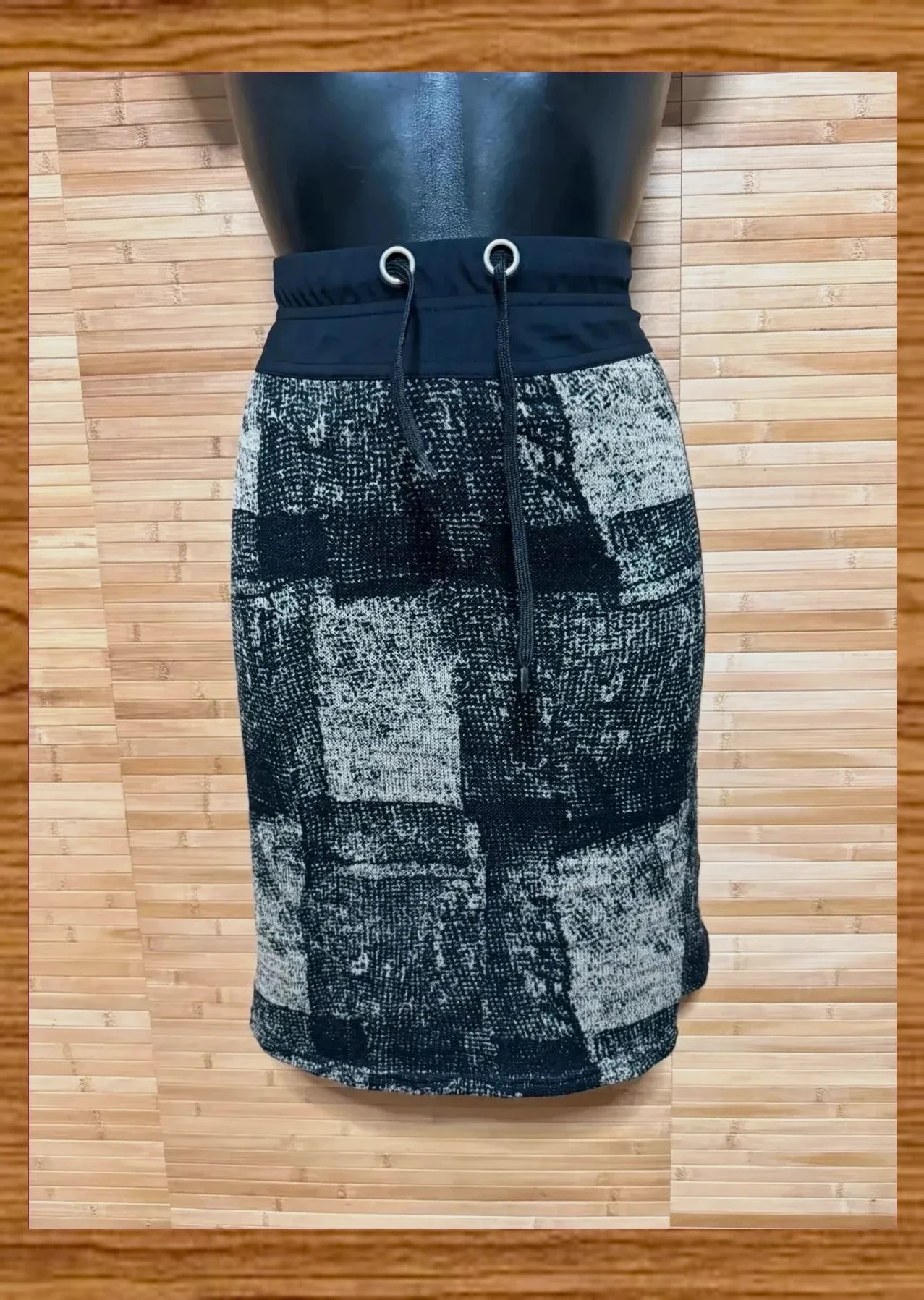 Falda estampada por las rodillas de Joseph Ribkoff , talla 44 😍