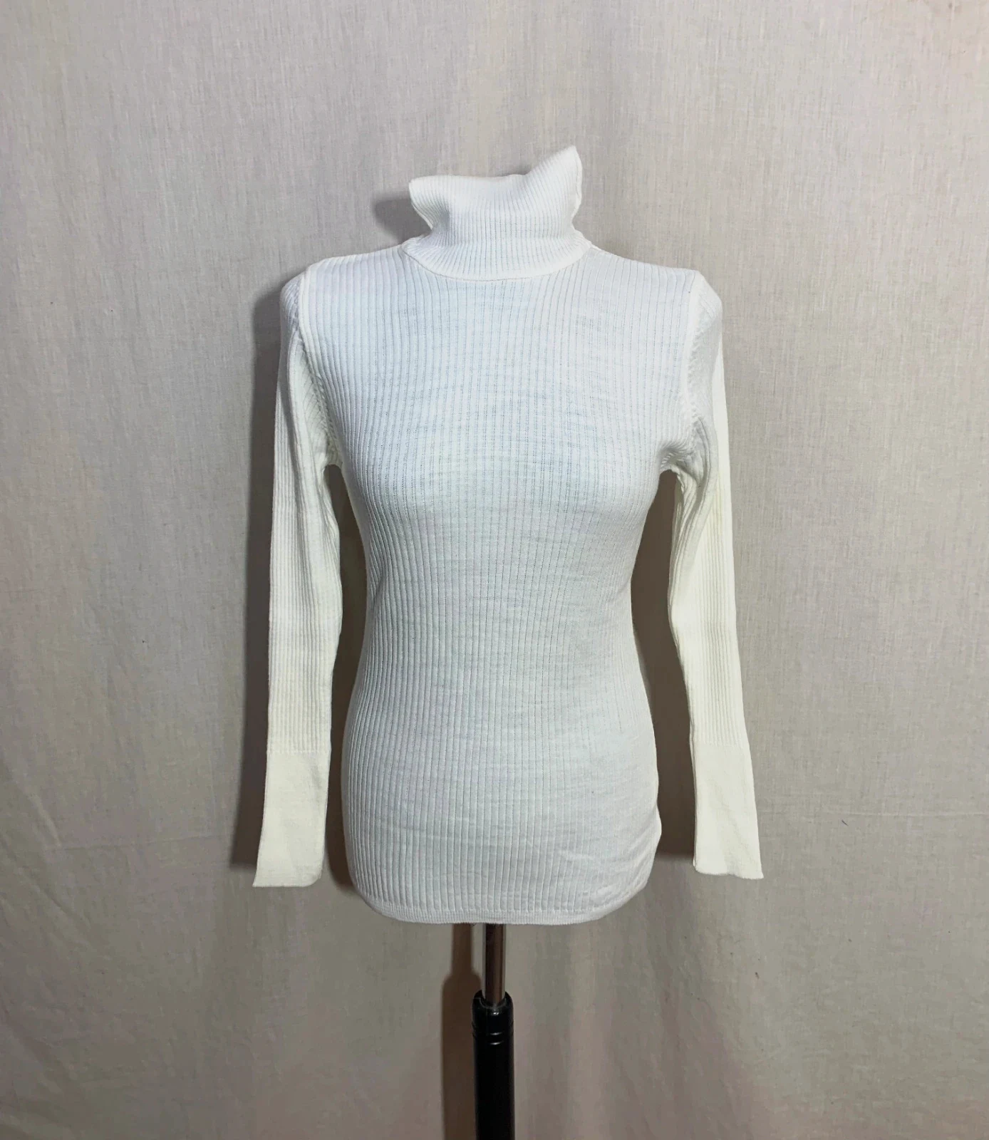 Jersey cuello alto blanco canalé | White ribbed turtleneck sweater – taille XXL / 44 / 16