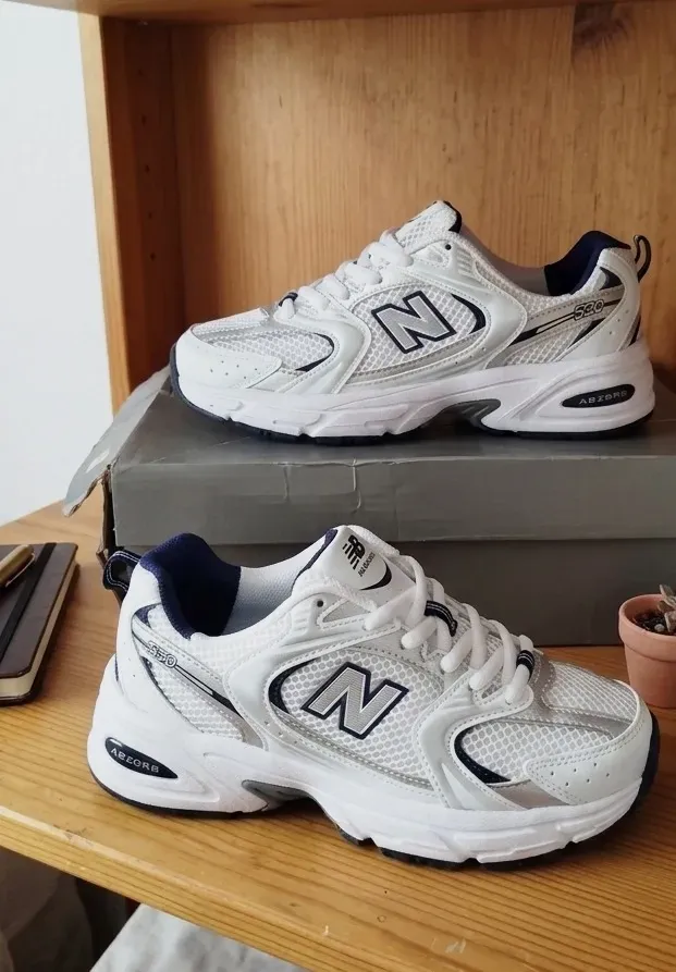 New Balance baskets blanches bleu marine – New Balance – blanc et bleu marine – taille EU 38 3