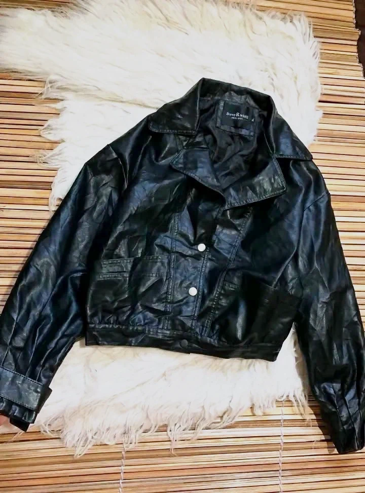 Veste en cuir noir court