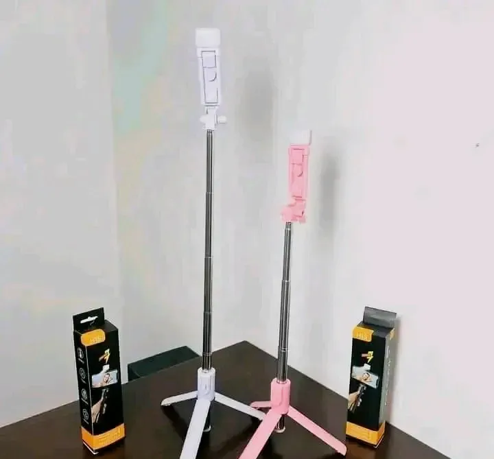 Selfie stick avec trépied et lumière LED – Sézane – blanc, rose, noir, bleu clair 3