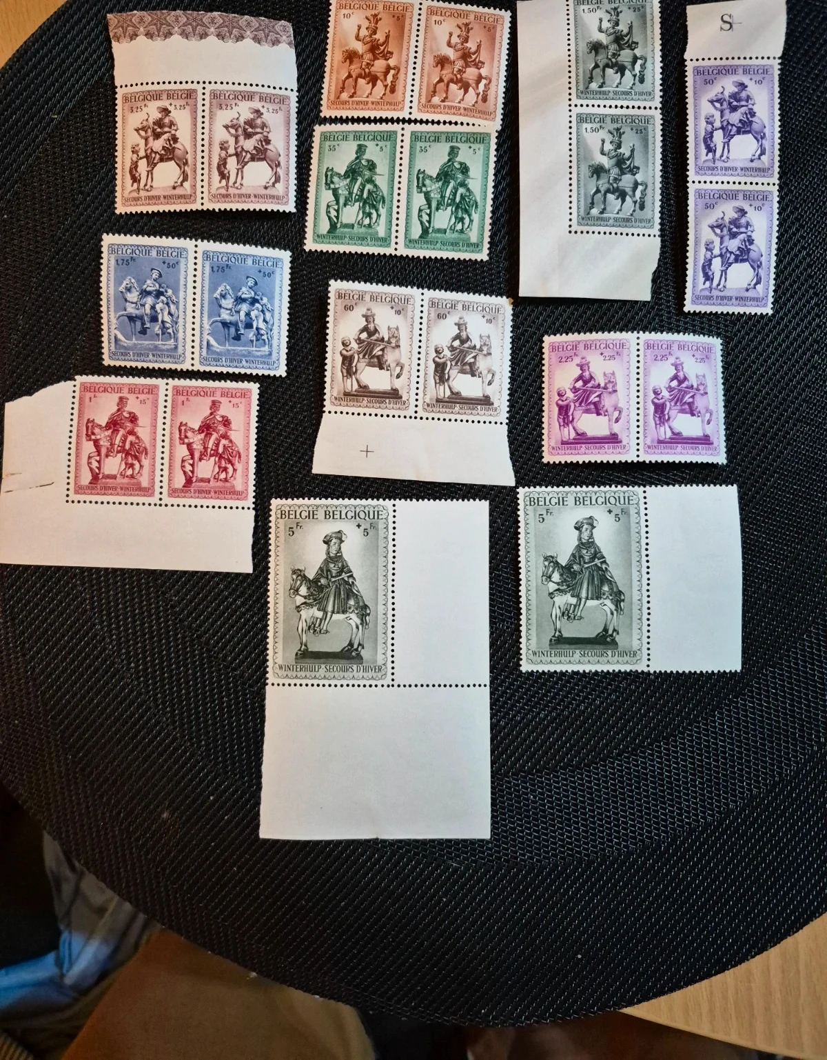 Lot timbres belges Winterhulp Secours d'Hiver 1942 cavaliers paires neuves WWII Belgique
