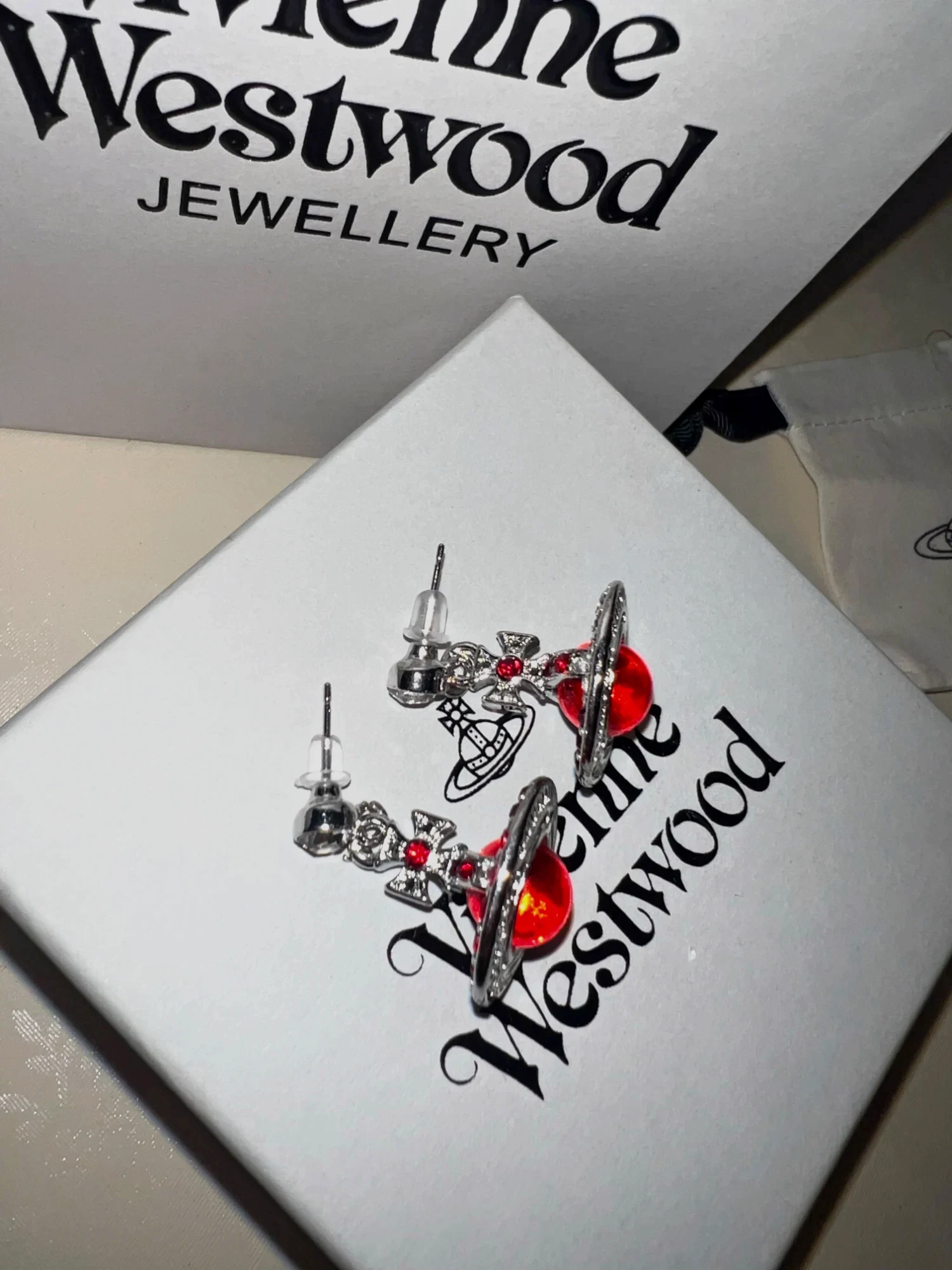 Boucles d'oreilles Vivienne Westwood orb rouge