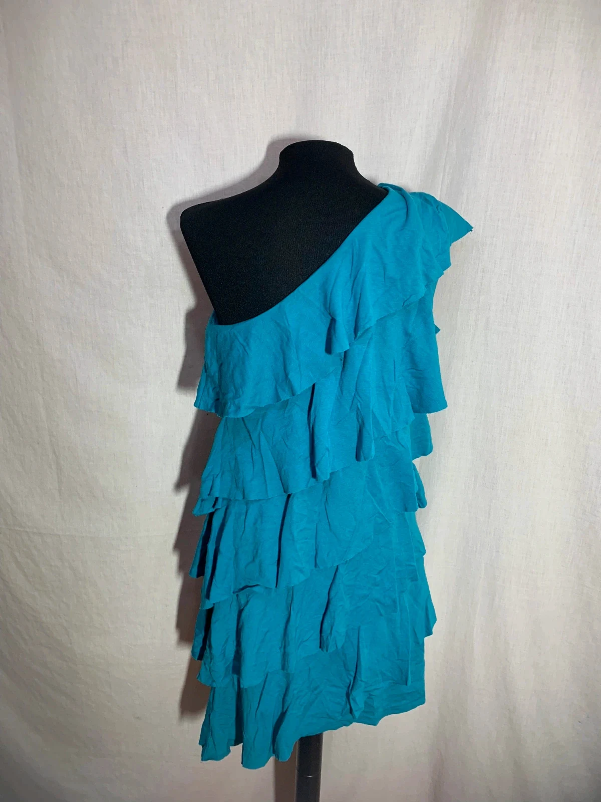 Vestido Asimétrico Turquesa con Volantes | Turquoise One-Shoulder Ruffled Dress | Tantra