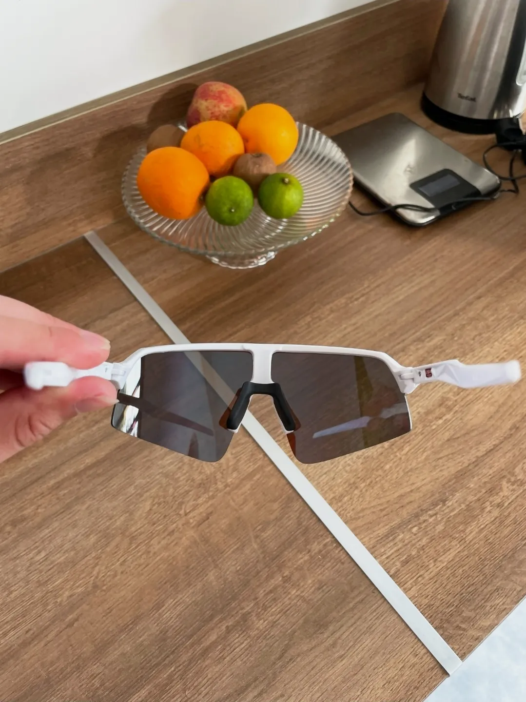 Lunettes de sport verres bleus – Oakley – blanche et bleu-violet 5