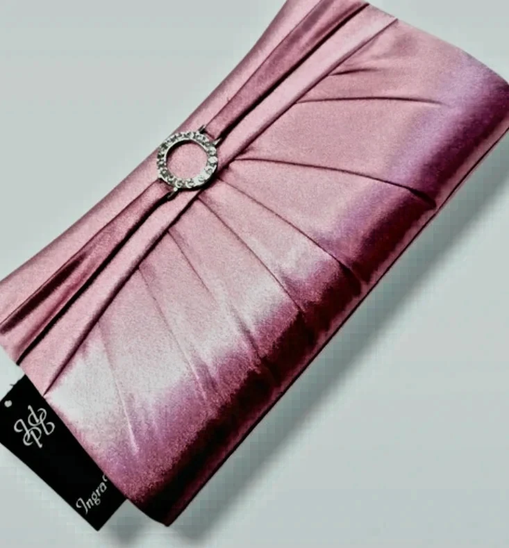 Pochette rose poudré avec fermoir strass