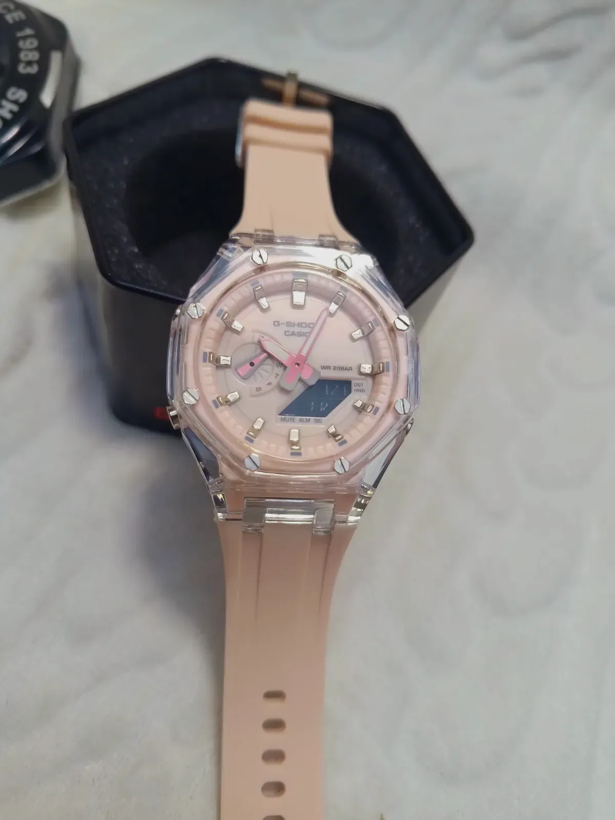 Montre G-Shock rose transparent – Casio – rose poudré – taille S 4