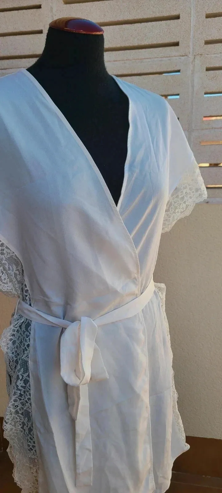 Bata blanca de Oysho talla S con encaje. – Oysho – taille S / 36 / 8 4