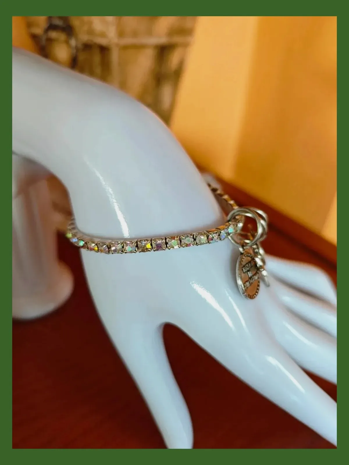 🌺 Bonita pulsera plateada de brillantes con medallitas y angelito 5