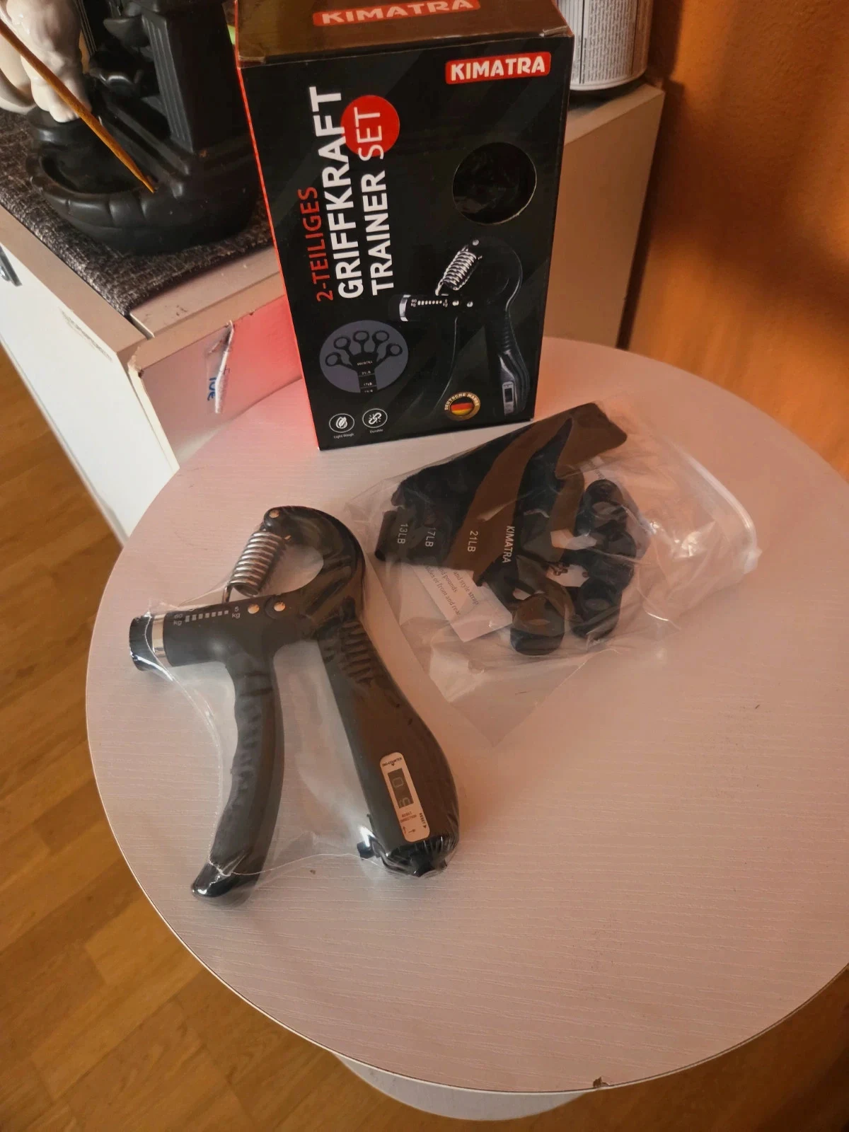 juego de ejercitadores de agarre de mano Kimatra (Kimatra 2-teiliges Griffkraft Trainer Set). – kimatra