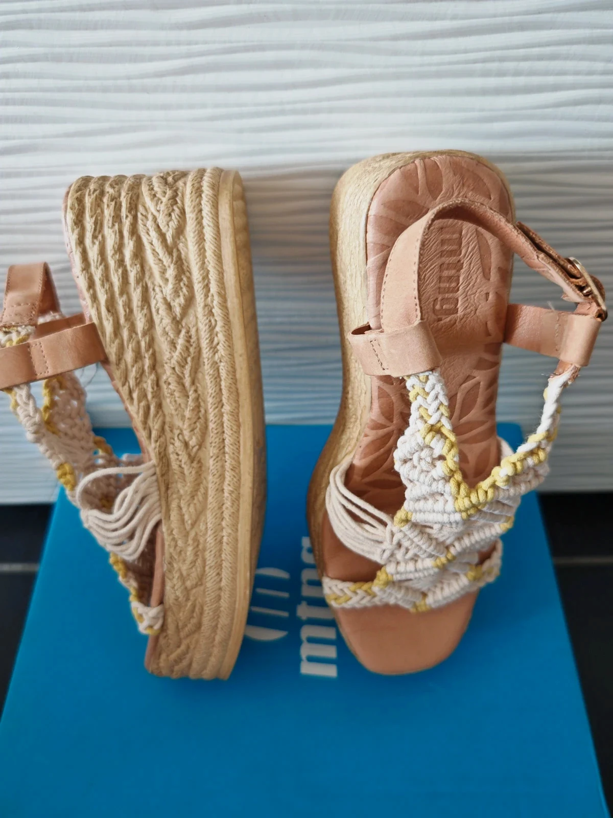 Sandales compensées MTNG Mustang cuir & macramé – Pointure 36 – Neuves avec étiquette