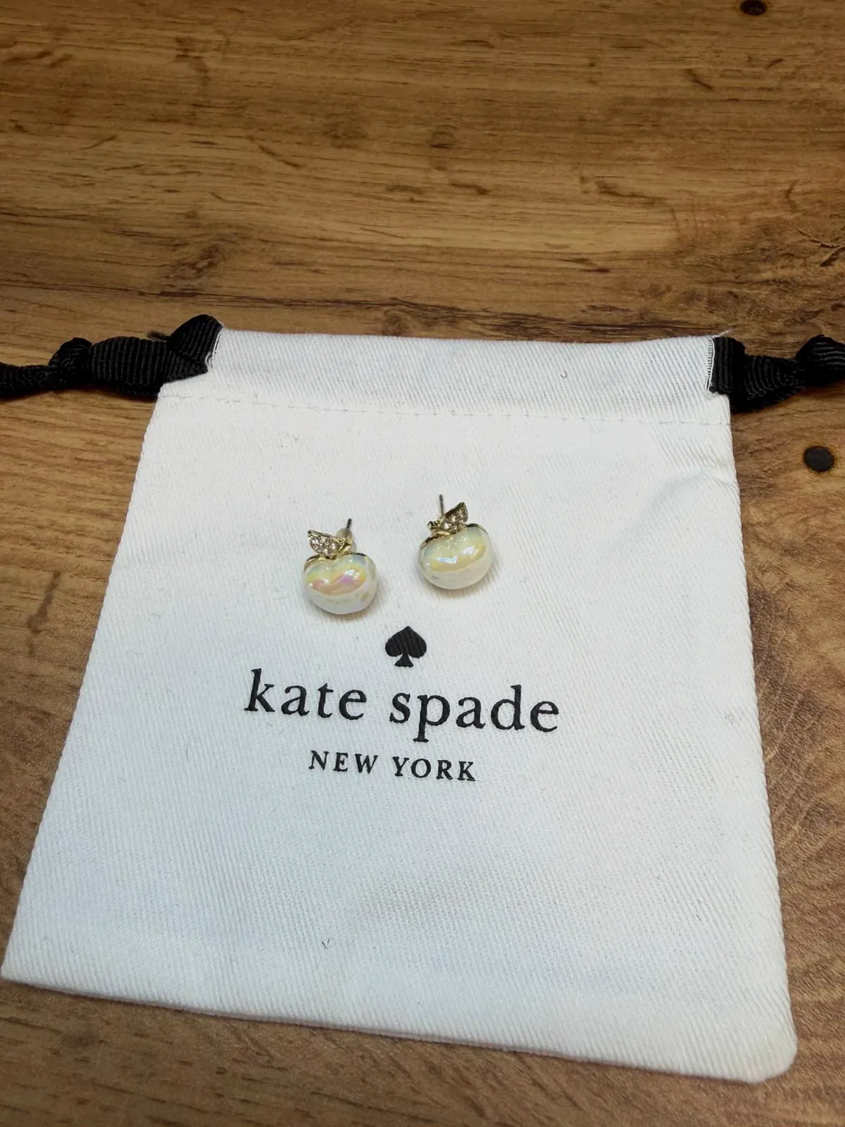 Boucles d'oreilles Kate Spade en forme de pomme nacre – Kate Spade – taille Taille unique 7