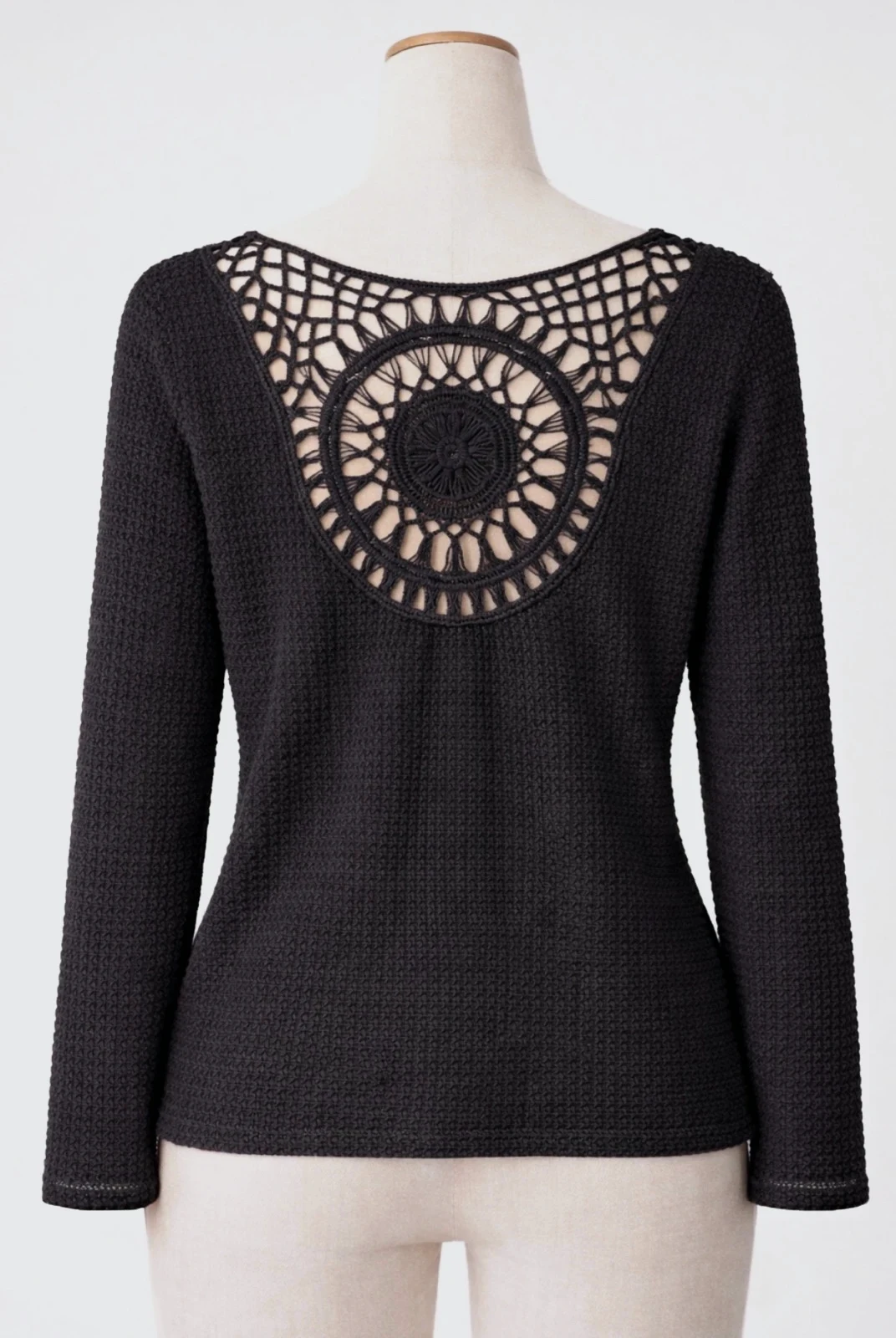 Haut noir maille texturée avec dos crochet ajouré