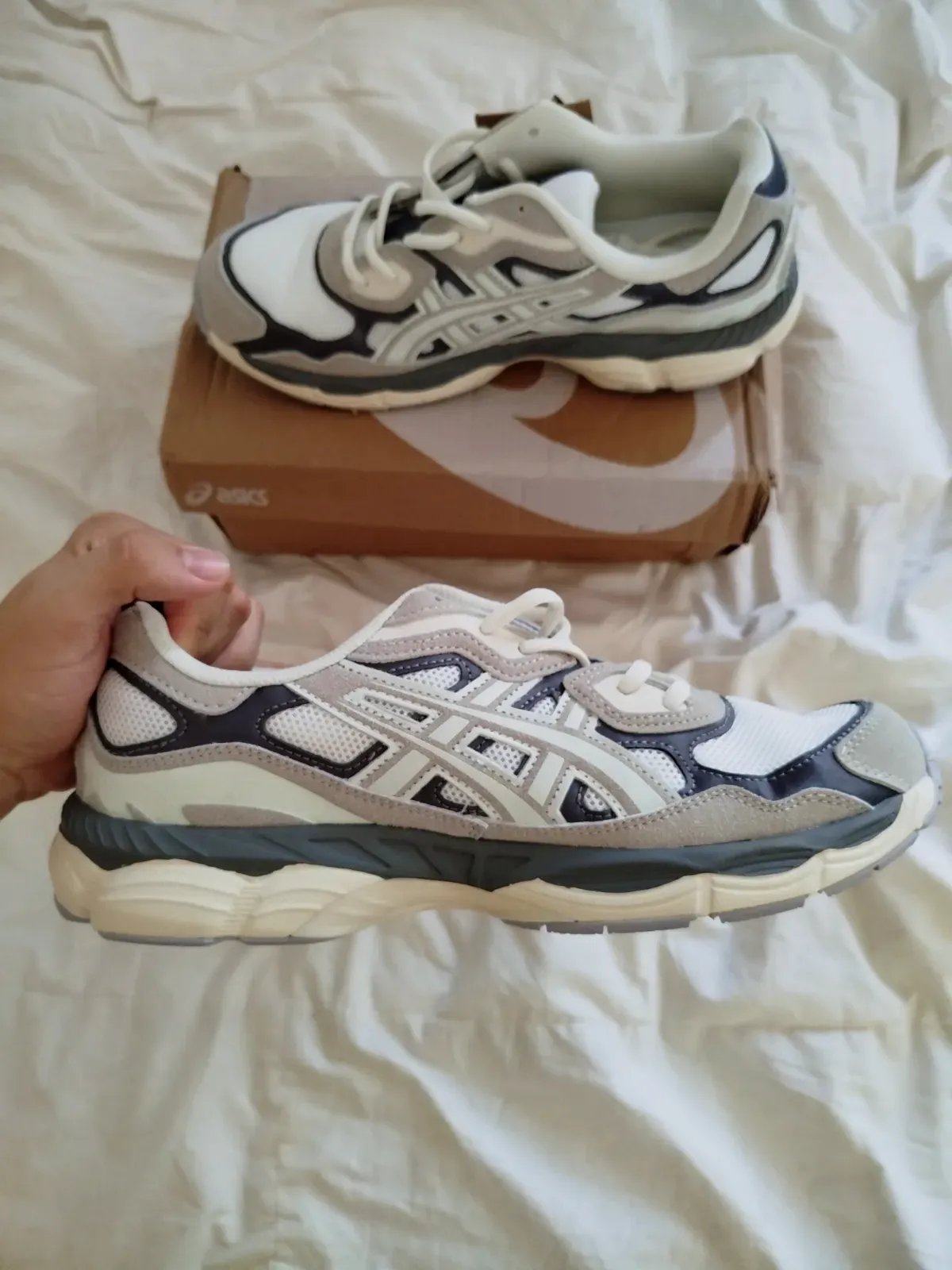 Chaussures blanche taille 44 – Asics – blanc, gris et bleu marine – taille 28 4