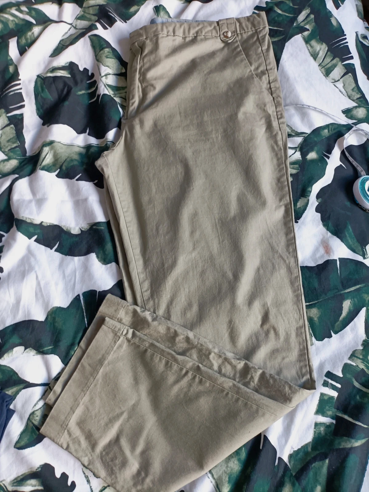 Pantalón chino verde caqui talla 44 (amoi)