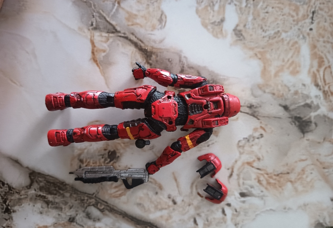 Figurine Halo Spartan rouge avec accessoires – MCfarlane toys 3
