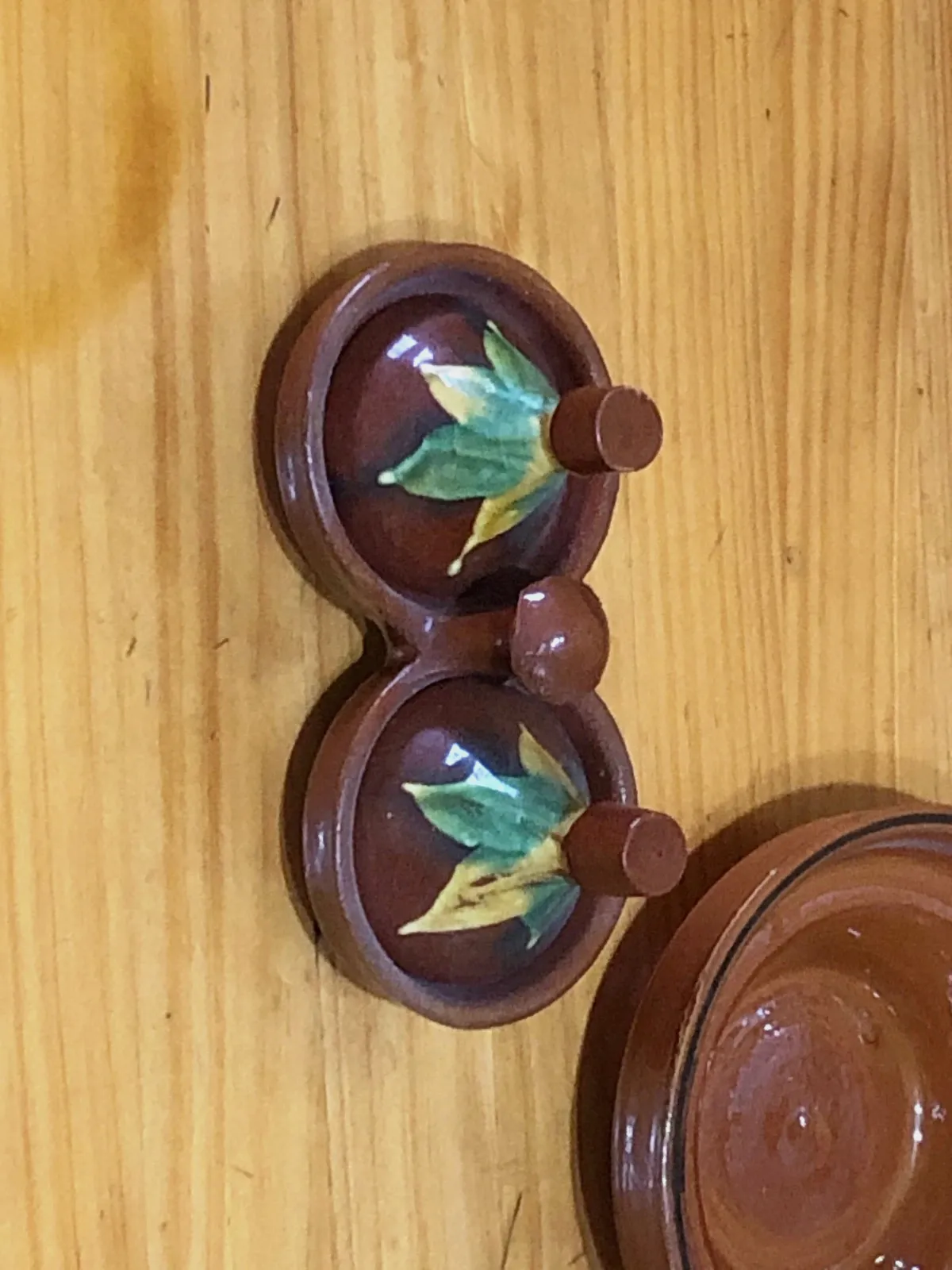 Set de Cerámica Artesanal: Tajine Decorativo y Condimentero 3