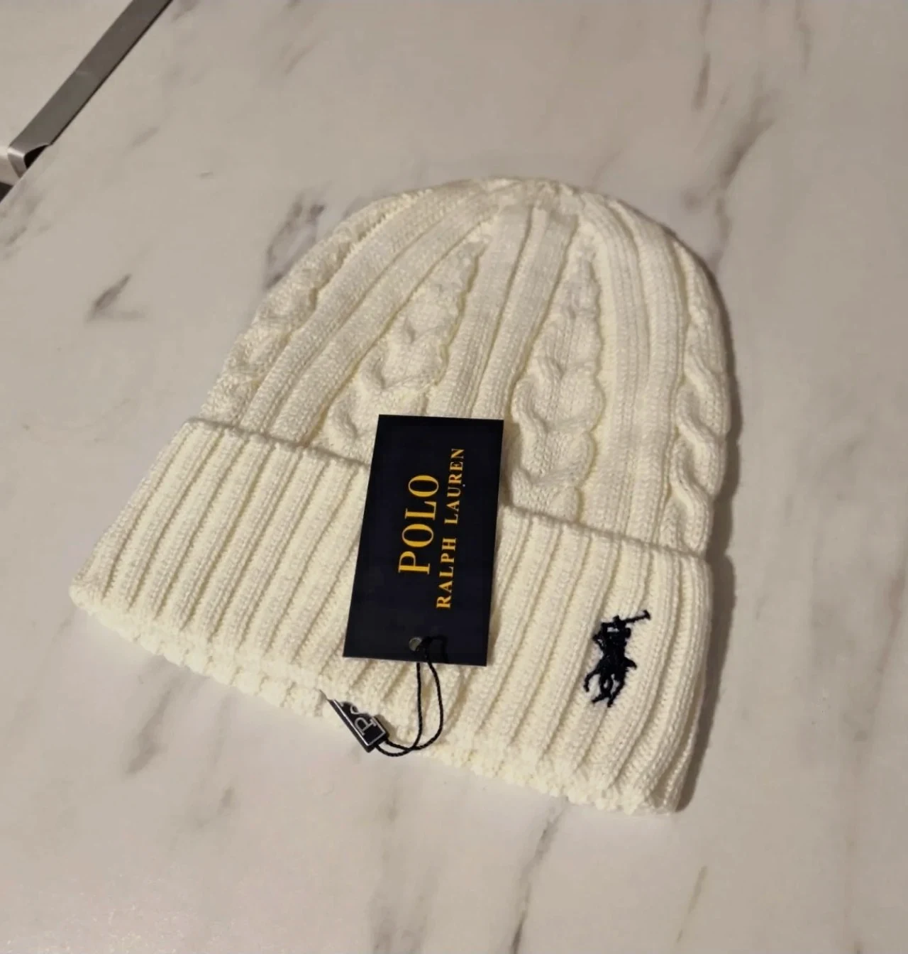 Bonnet torsadée