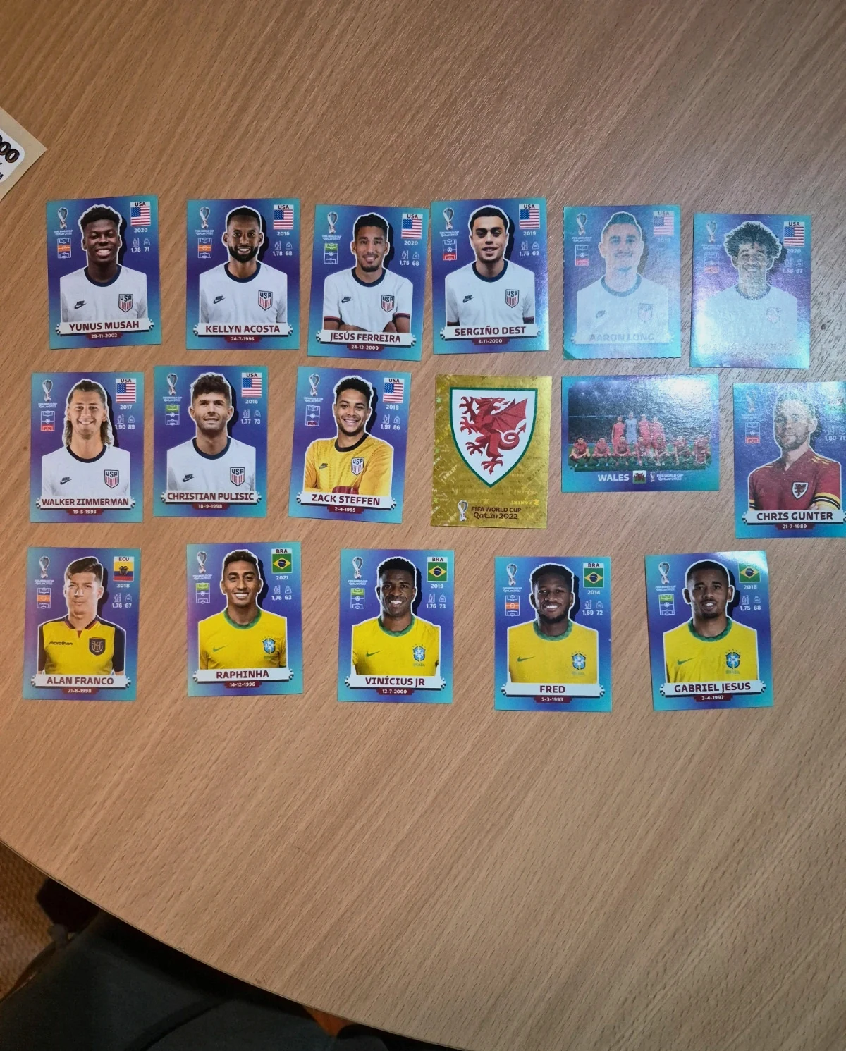 Lot de 17 autocollant panini coupe du monde 2022