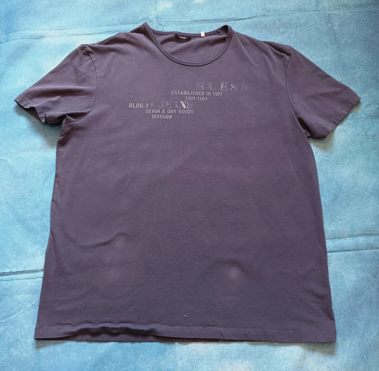 GUESS Jeans Men's Grey Graphic T-Shirt Size 3XL (Slim Fit / 55cm Pit to Pit)