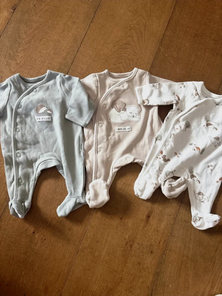 Lot de trois pyjamas bébé