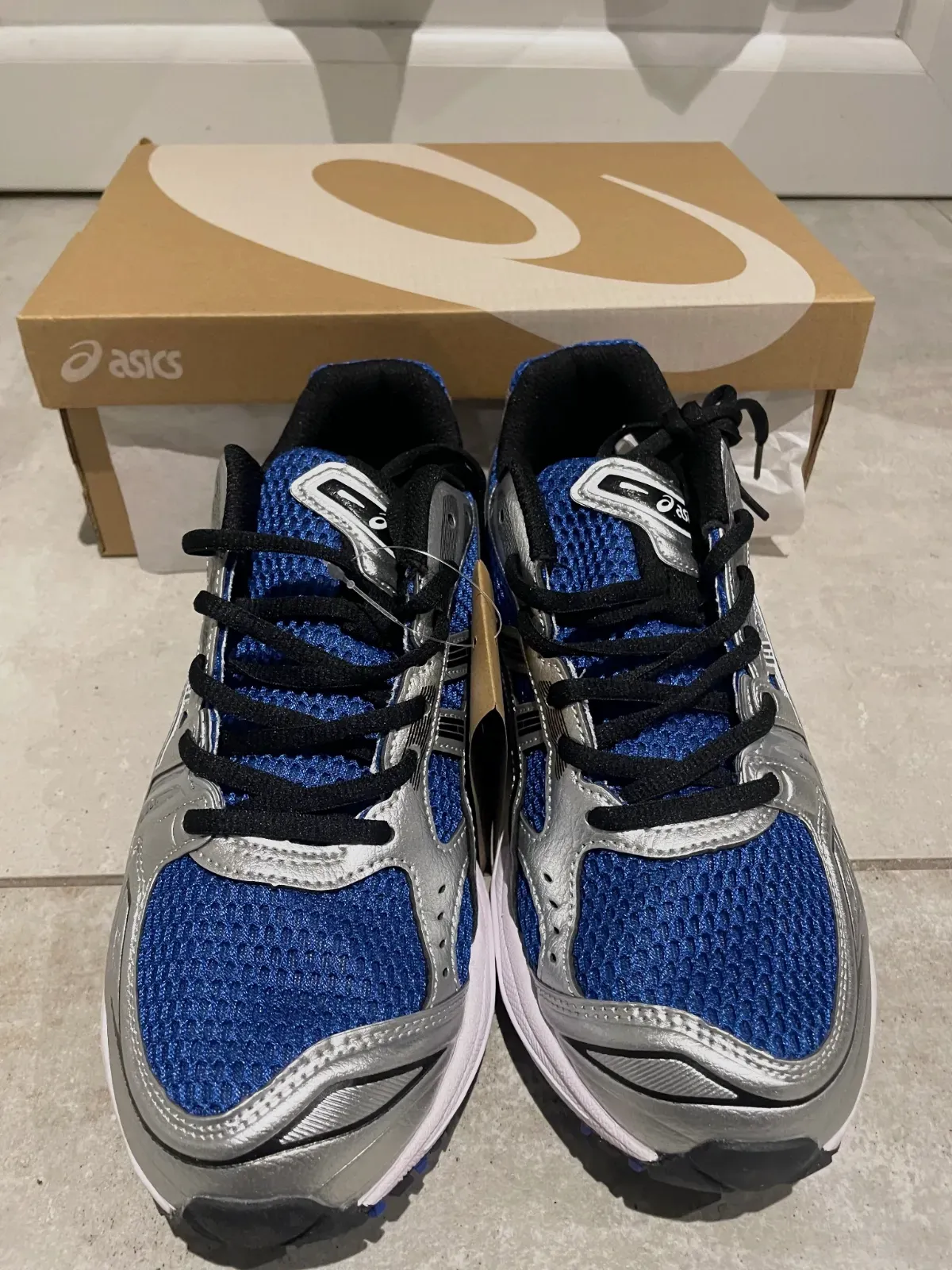 paire d'asics neuf  – Asics 3