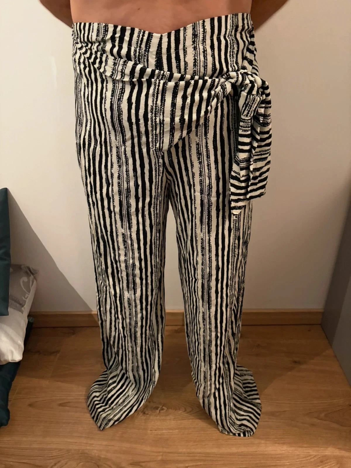 Pantalon rayé noir et blanc fluide – Zara – taille L / 40 / 12