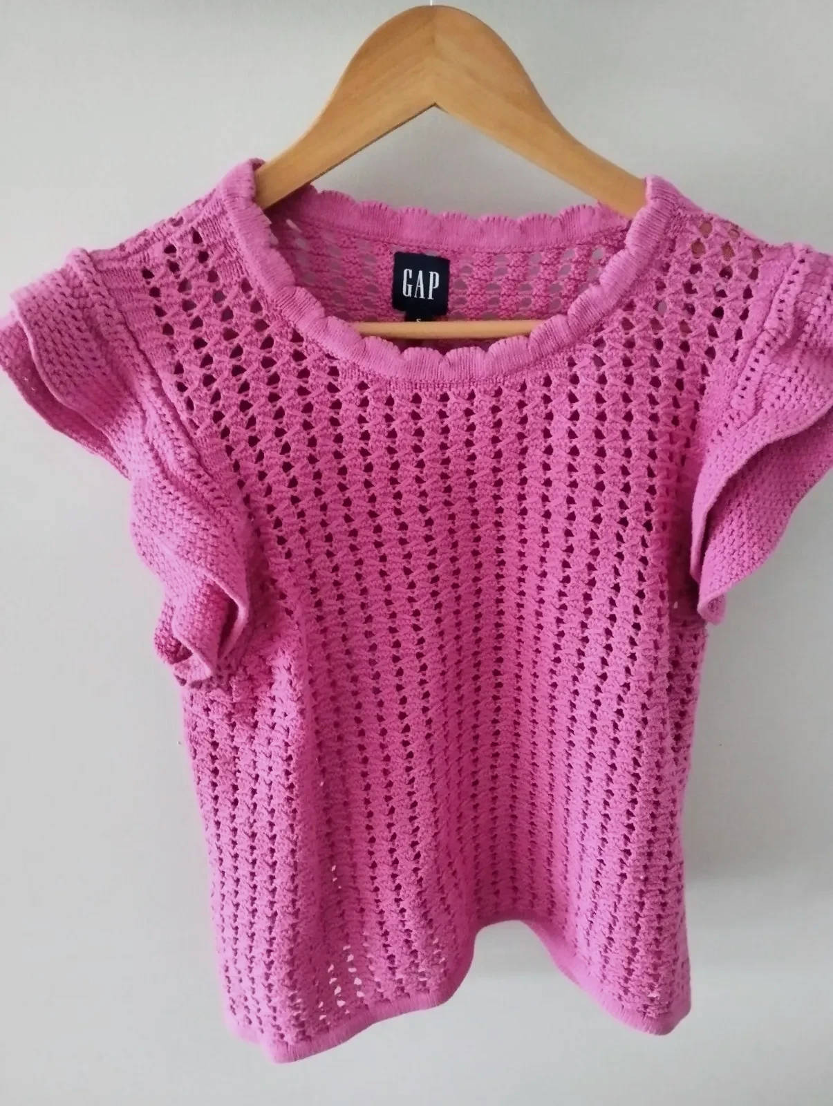 Chaleco calado rosa GAP con volantes – GAP – taille S
