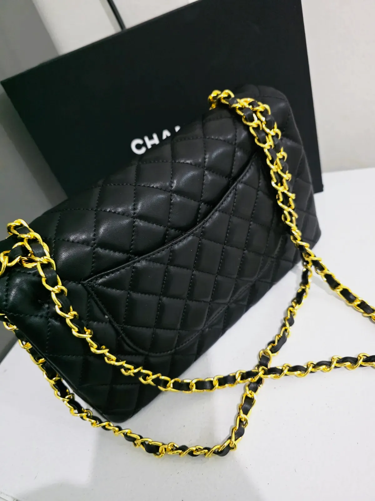 Chanel Flap Bag Matelassé Noir Chaîne Dorée – Chanel – noir – taille Taille unique 2