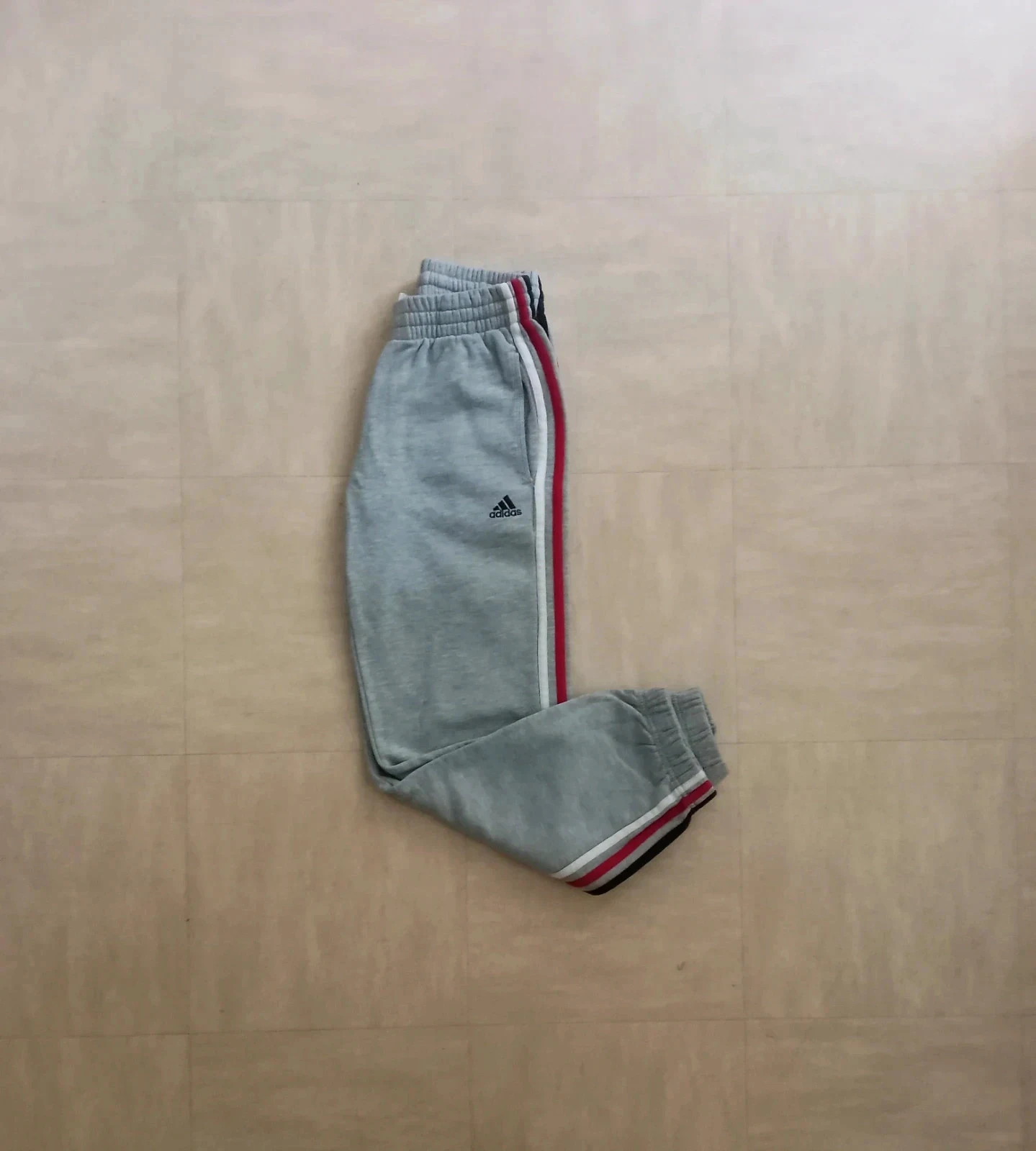 Jogging Adidas Enfant 11-12 ans – Très Bon État – adidas – taille 11 ans / 146 cm