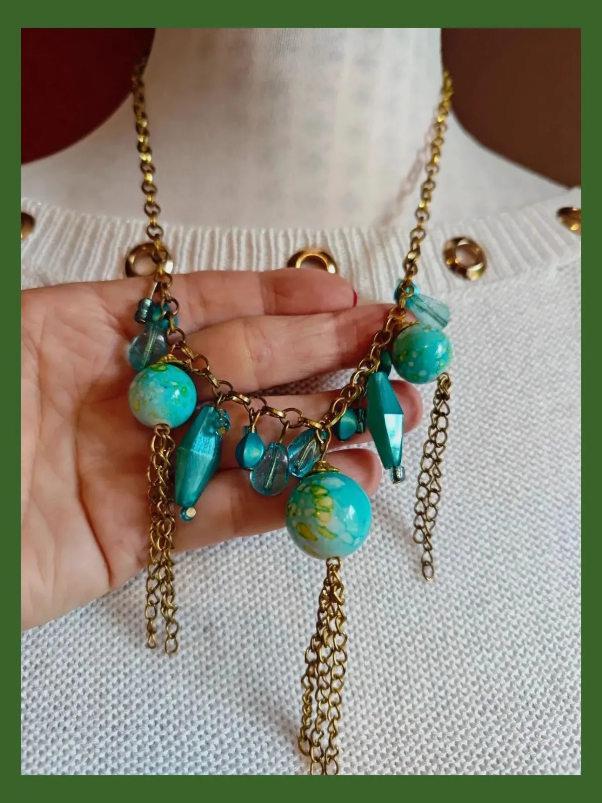 🌺 Collar con abalorios azul turquesa y cadenitas doradas 2