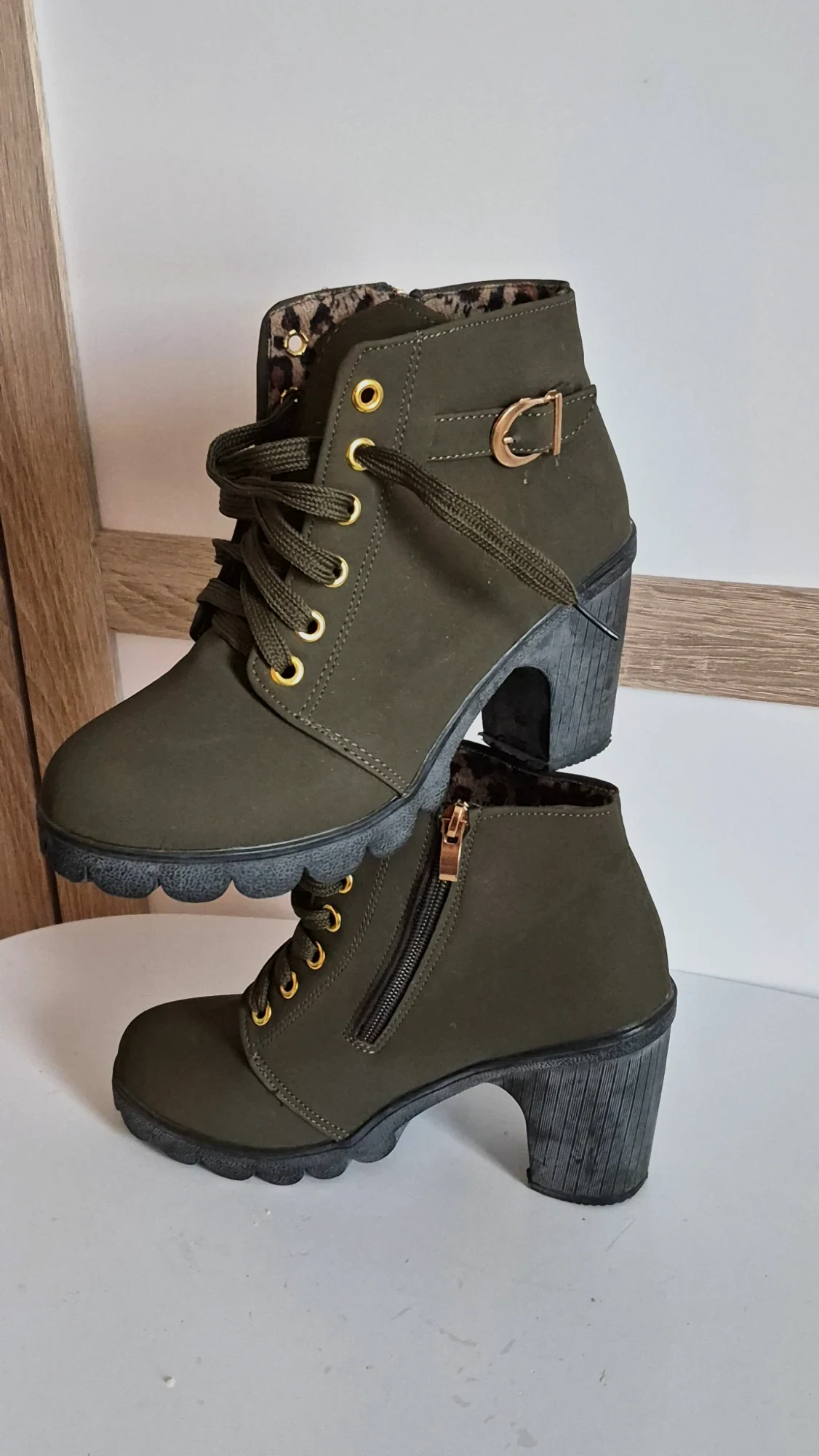Bottines à talon kaki – China – taille EU 37