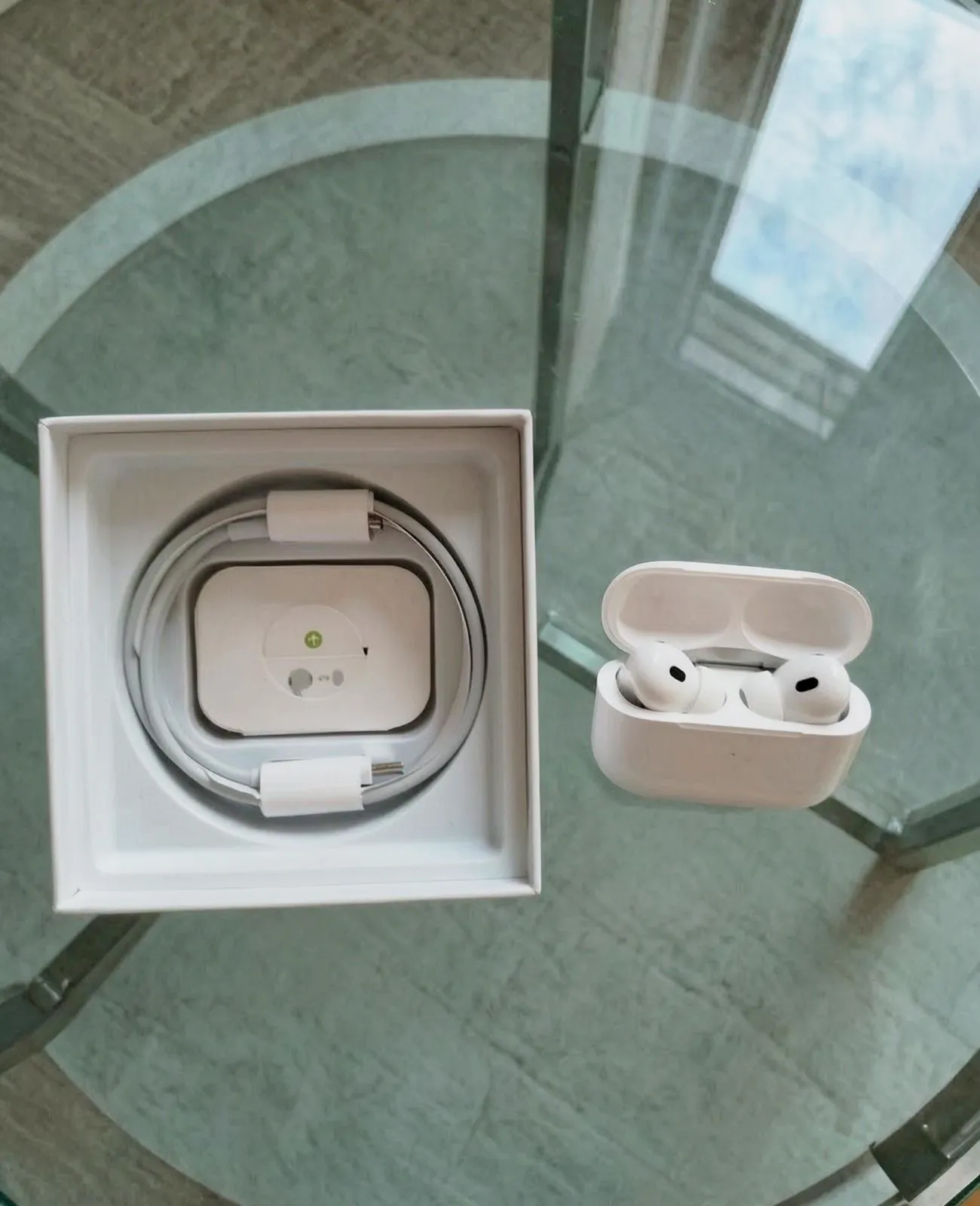 Écouteurs sans fil blancs avec boîtier – Apple – blanc 2