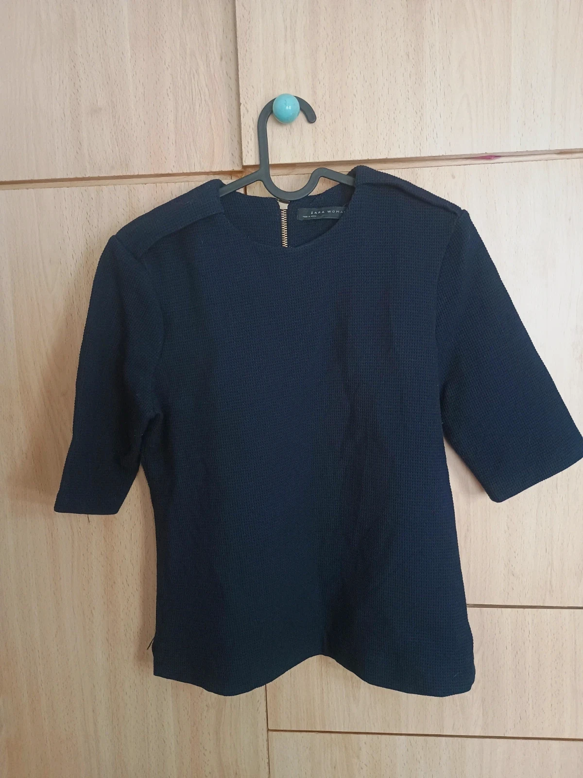 Blusa Azul Marino Texturizada Zara Woman Talla M con Cremallera Dorada