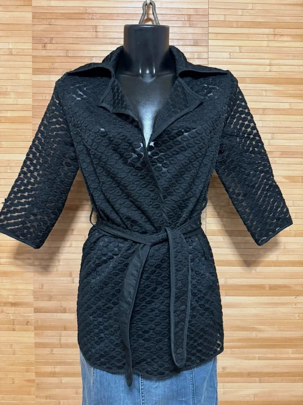 Blazer kimono encaje marca Flower by Charm’s talla S 😍