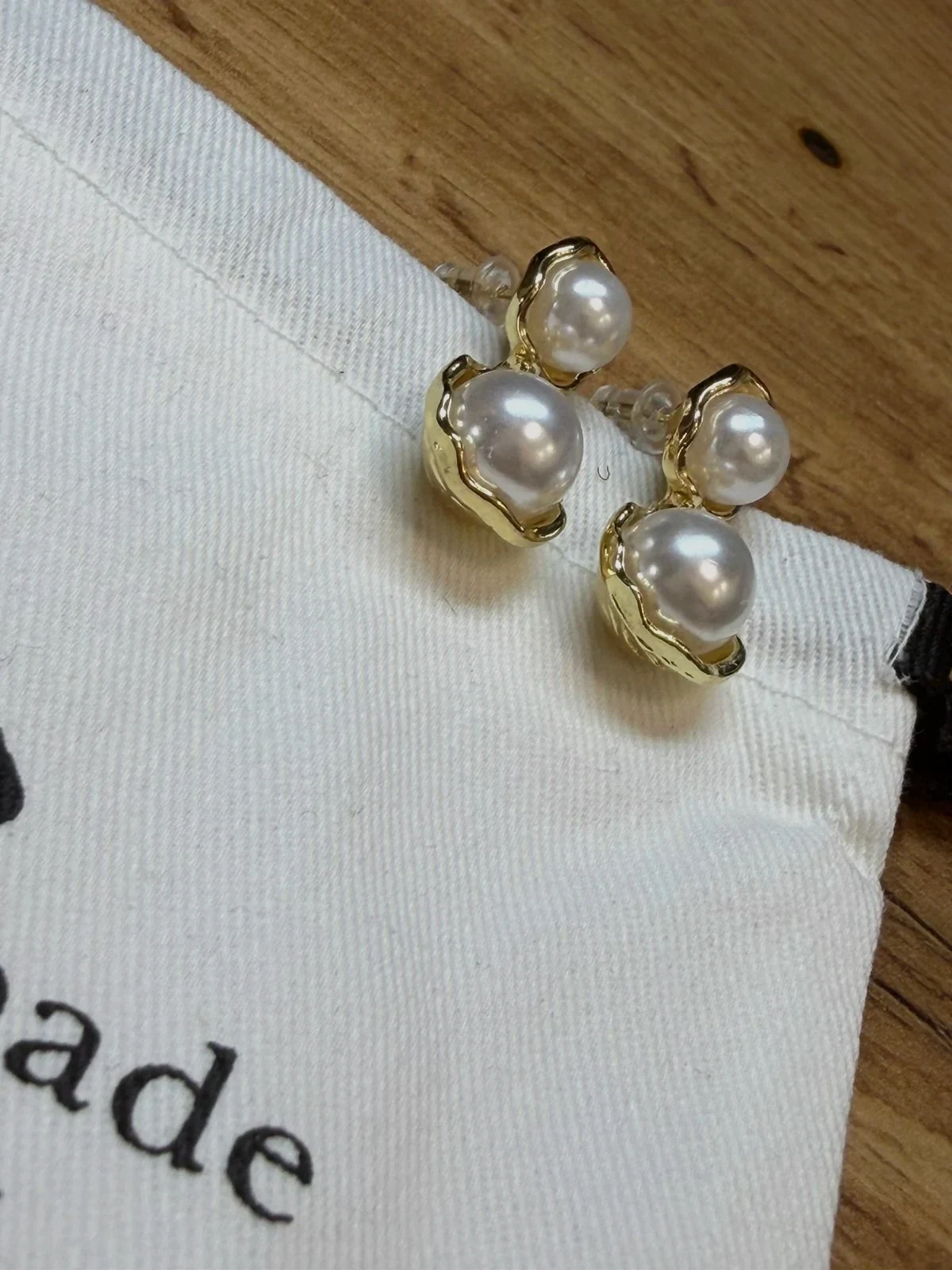 Boucles d'oreilles Kate Spade perles dorées