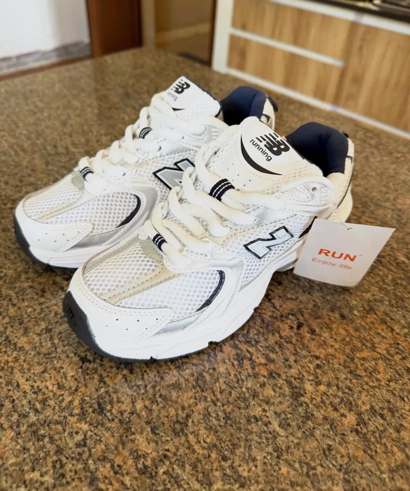 New Balance 530 blanc bleu enfant – New Balance – blanc et bleu marine 2