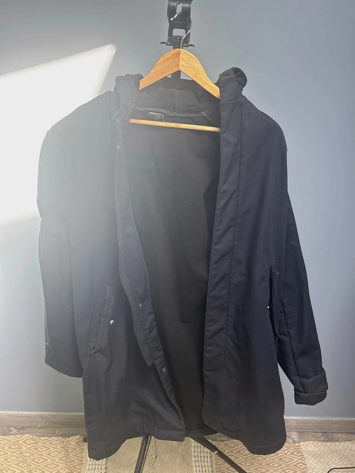 Manteau bleu foncé taille L, capuche