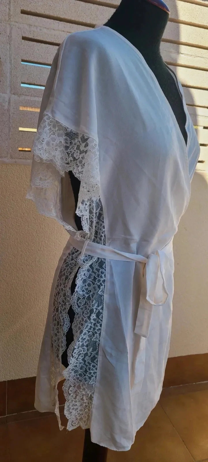 Bata blanca de Oysho talla S con encaje. – Oysho – taille S / 36 / 8 3
